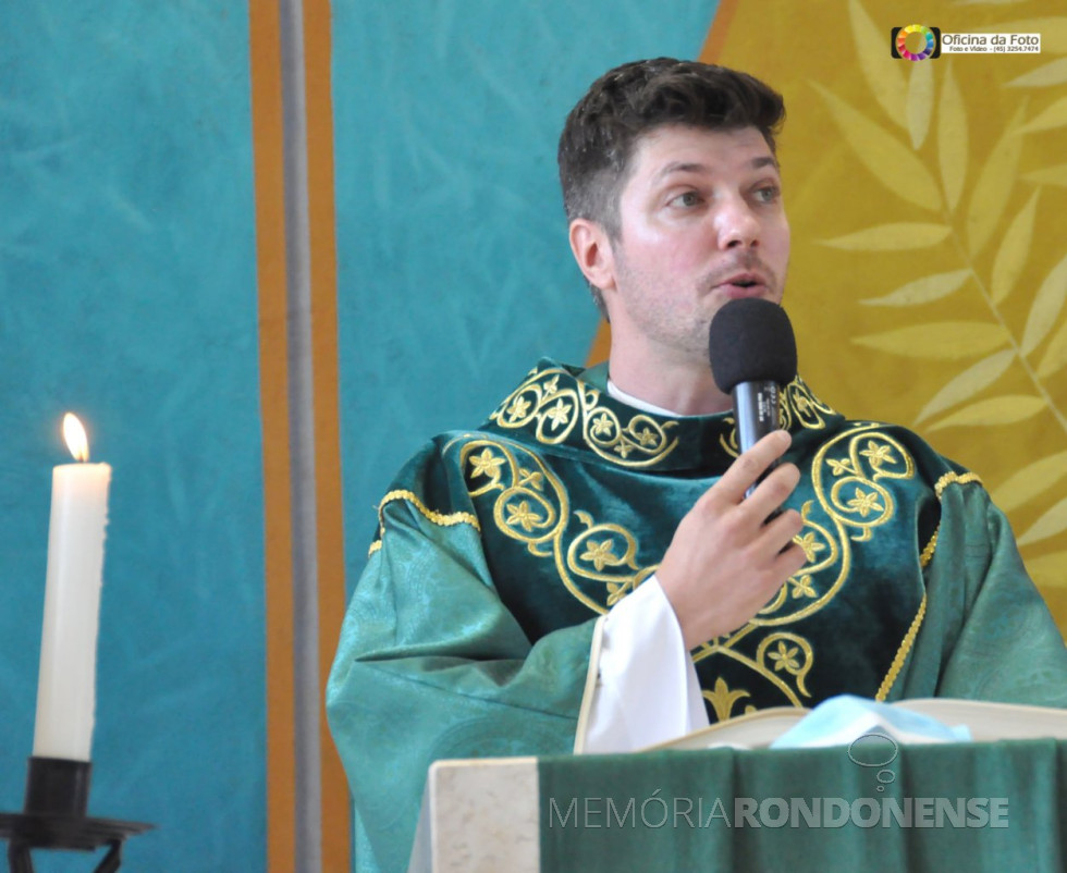 || Padre Anderson Tomadon Sgarbossa que assumiu como 5º pároco da Paróquia Maria Mãe da Igreja, de Marechal Cândido Rondon, em fevereiro de 2022.
Imagem: Acervo Valdeci Conrat - FOTO 22 -