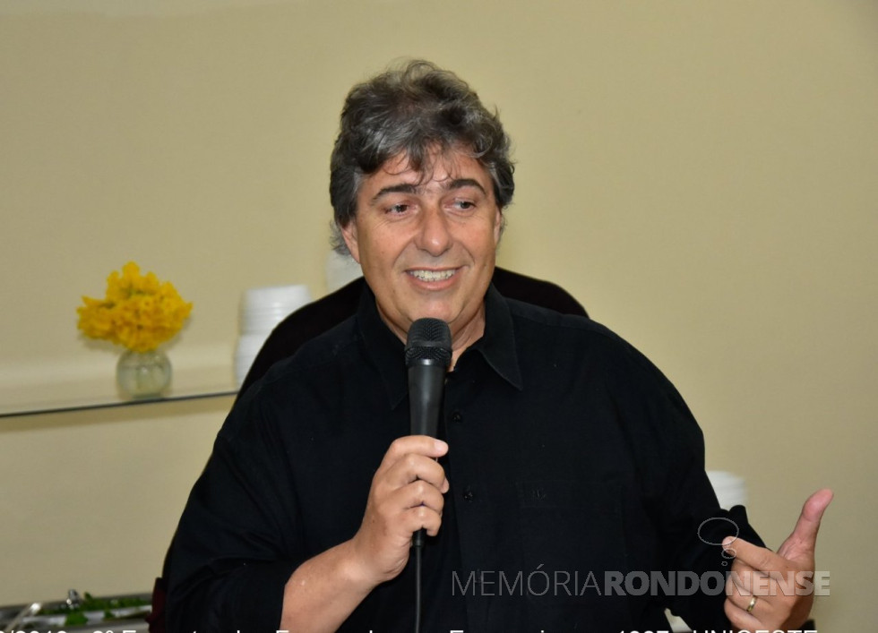 || Marcos Cézar Sanches, empresário toledano, que assumiu a presidência da ACIT, em fevereiro de 2003.
Imagem: Acervo pessoal/Facebook - FOTO 9 -