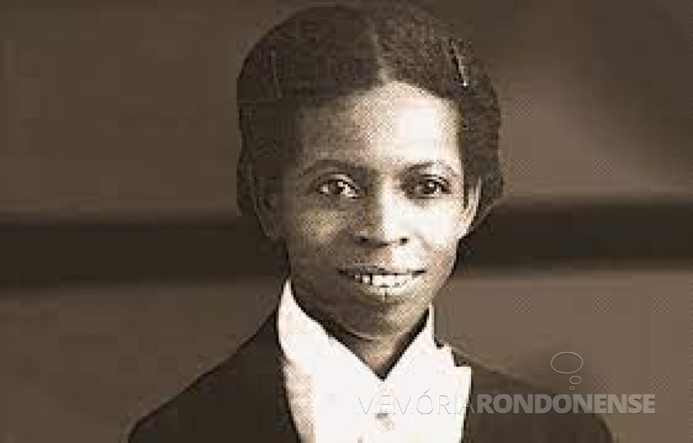 || Enedina Alves Marques - a primeira mulher paranaense em se formar em engenharia civil,  em 1945. 
Imagem: Acervo Afrohistóricos.com.br - FOTO 3 -