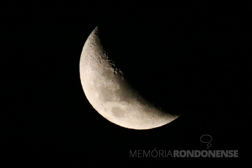 || Lua em fase crescente fotogradada pelo rondonense Rafael Sturm, em 07 de fevereiro de 2022. -- FOTO 14 --