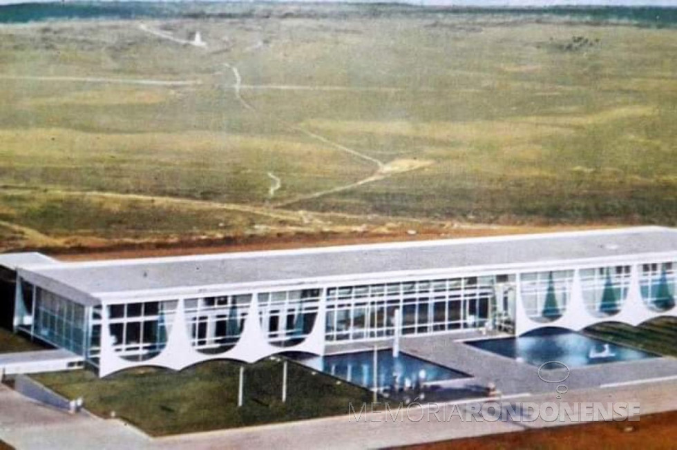 || Palácio da Alvorada, residência oficial da Presidência da República, em Brasília, inaugurado em final de junho de 1958.
Imagem: Acervo Projeto Memória Rondonense - FOTO 2 -