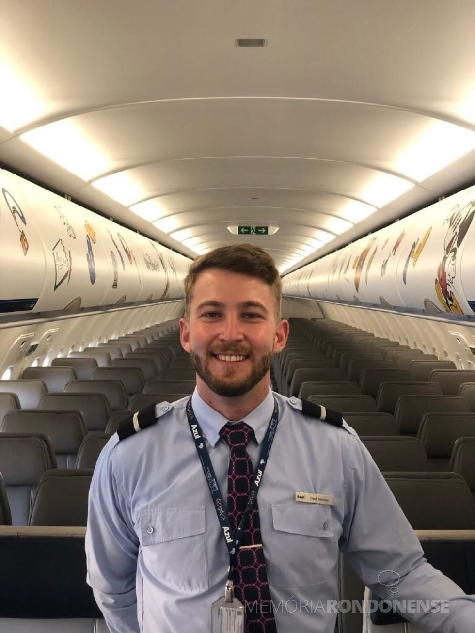 || Rondonense Cauê Vinicius Wyrepkowski, comissário de bordo contratado pela Azul Linhas Aéreas Brasileiras, em fevereiro de 2020.
Imagem: Acervo pessoal - FOTO 6 --
