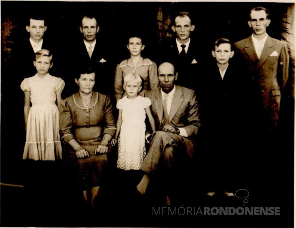 || João Antonio Göergen com esposa e filhos, ele falecido em janeiro de 1968.
Imagem: Acervo Alice e Romeu Sauer - FOTO 3 -