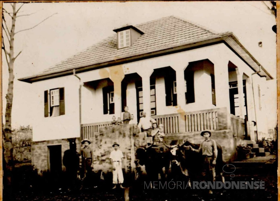 || Residência de João Antonio Göergen no RS.
Imagem; Acervo de Alice e Romeu Sauer - FOTO 4 -