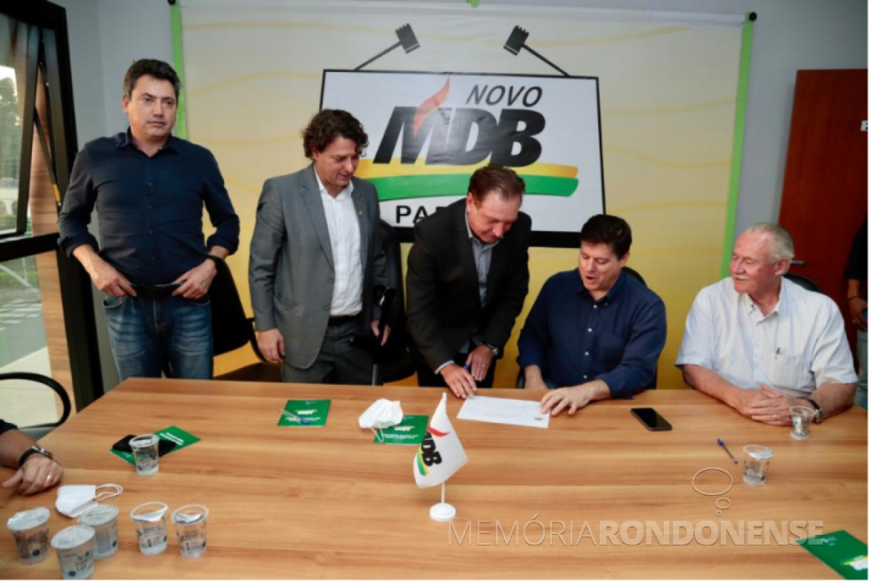 || Ex-deputado Ademir Antonio Osmar Bier se refiliando ao MDB, em final de 2022.
Da esquerda à direita: deputado federal Sérgio Souza, deputado estadual Antonio Anibelli Neto, Bier, deputado federal e presidente do MDB nacional, Baleia Rossi (Luiz Felipe Baleia Tenuto Rossi) e ex-governador Orlando Pessuti.
Imagem: Acervo Portal Rondon - FOTO 22 -