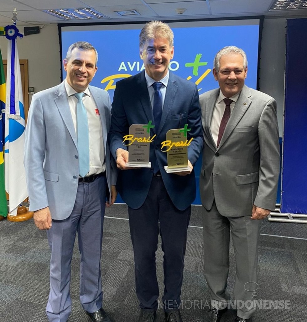 || Leonaldo Paranhos, prefeito municipal de Cascavel, recebendo em Brasília o prêmio 