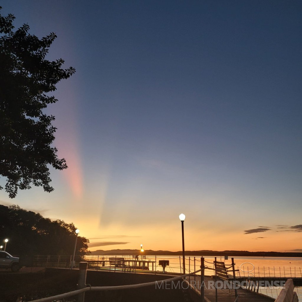 || Poente no município de Marechal Cândido Rondon, em 28 de abril de 2022.
Cenário clicado pela pioneira rondonense Ilda Bet, a partir do Clube Nático, no distrito rondonense de Porto Mendes. -FOTO 15 -