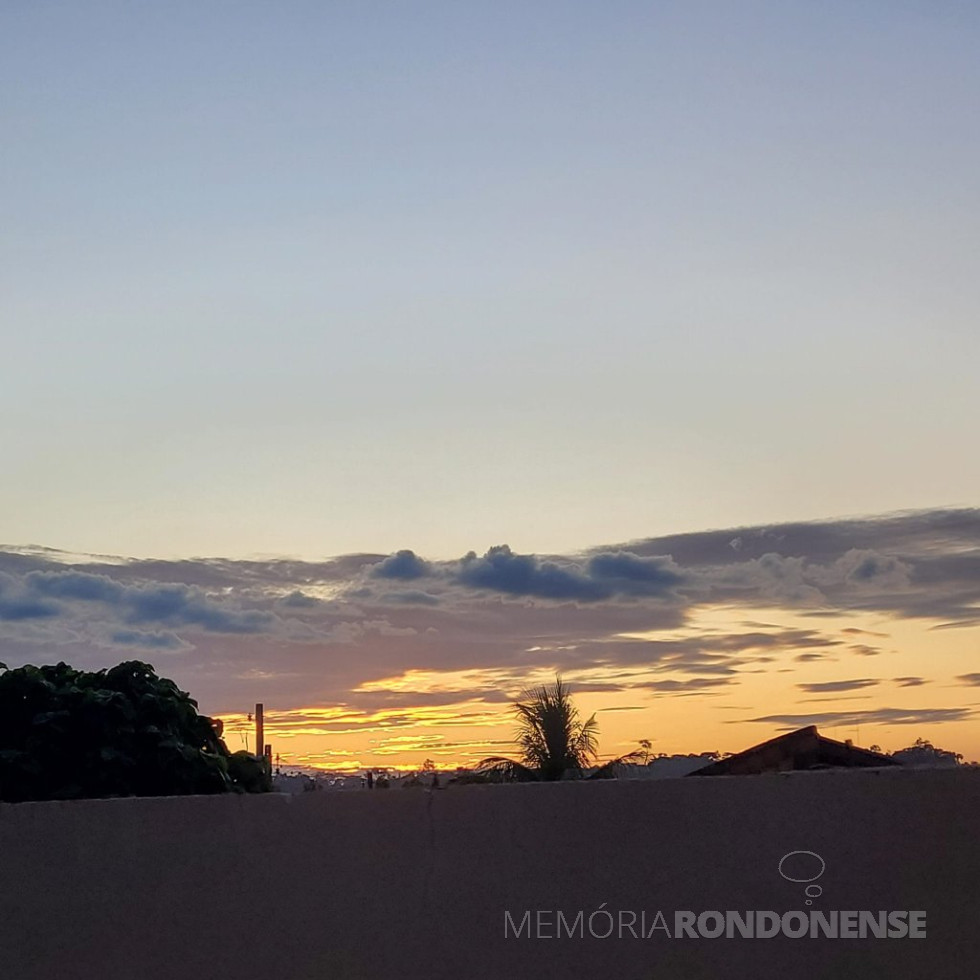 || Entardecer na cidade de Marechal Cândido Rondon em 03 de abril de 2022.
Imagem: Acervo e crédito da pioneira rondonense Ilda Bet - FOTO 19 -