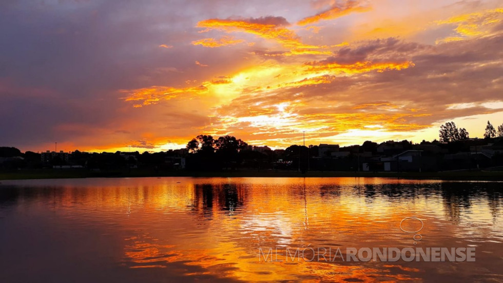 || Pôr do sol  na cidade de Palotina, em 10 de abril de 2022.
Fotografia tirada pelo rondonense e professor universitário Tarcísio H. Vanderlinde. - FOTO 19 - 