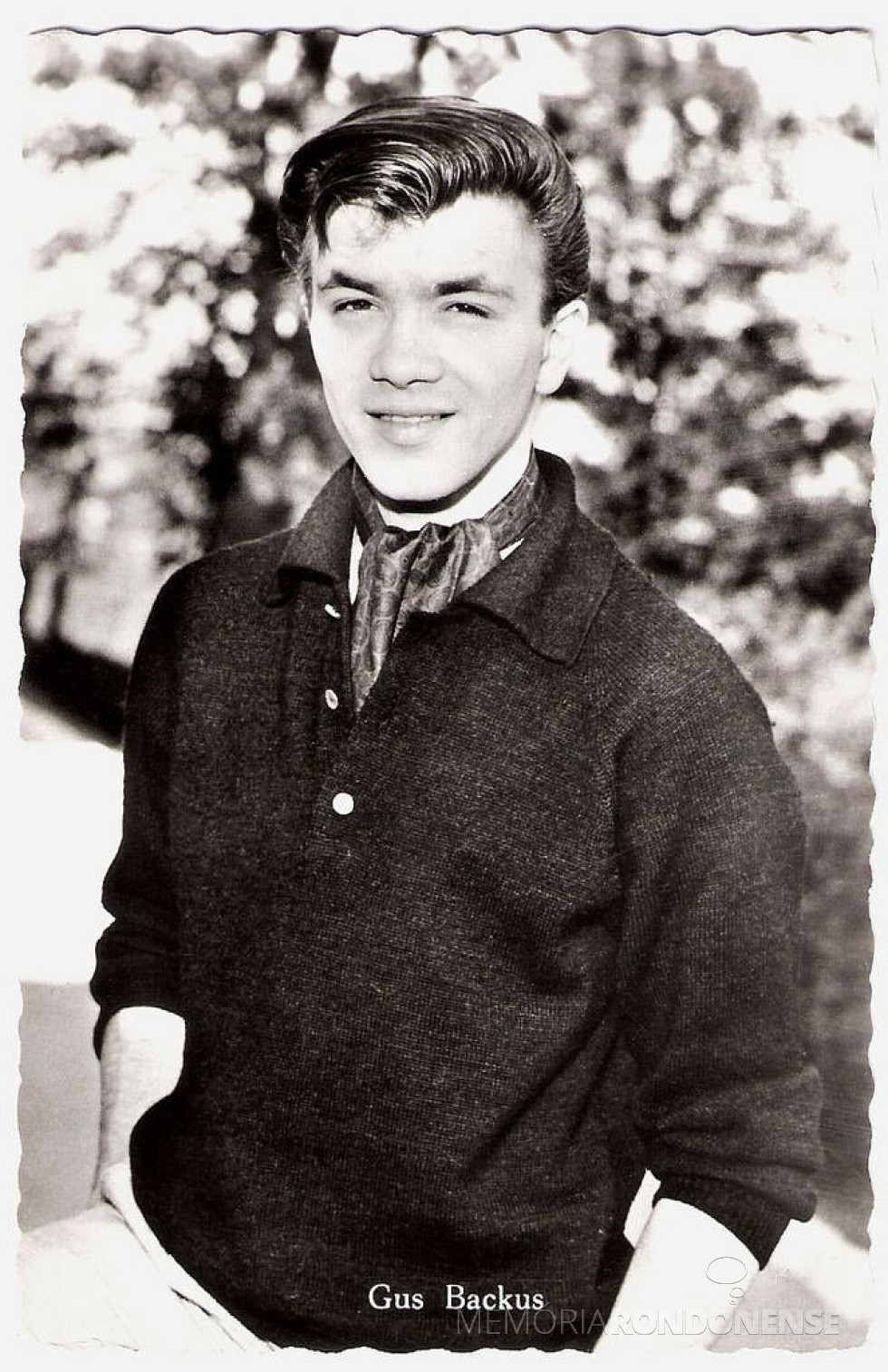 || Cantor Gus Backus (em foto de década 1960), falecido em fevereiro de 2019.
Imagem: Acervo Alchetron - FOTO 22 -