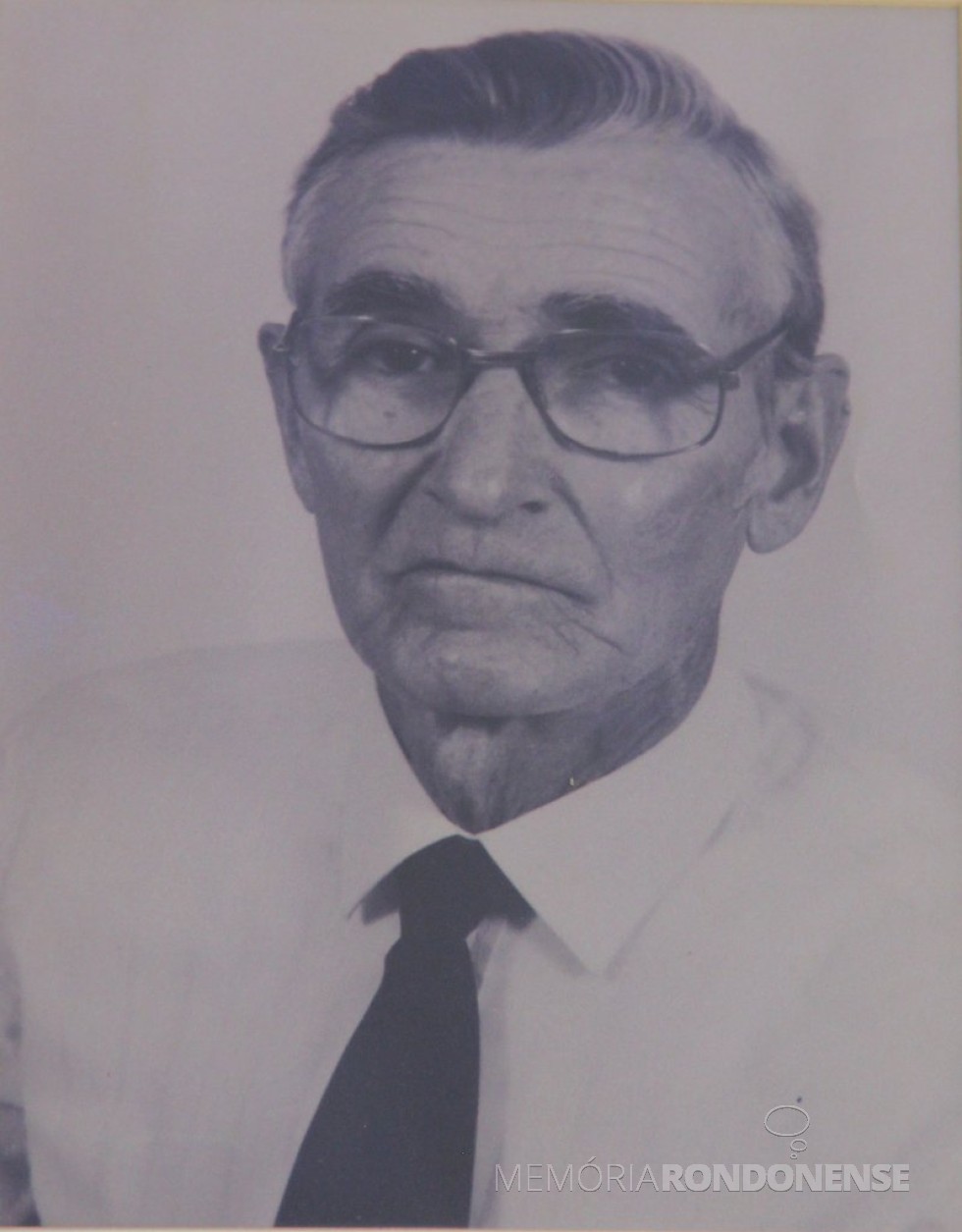 || Pioneiro José Hermeto Kuhn, fundador da vila e depois distrito de São Miguel, Toledo, em maio de 1957.
Imagem: Acervo Município de Toledo - FOTO 2 - 