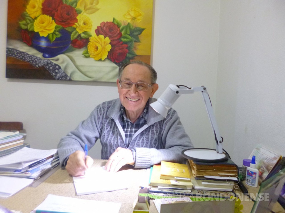 || Padre Carlos Afonso Schmitt que realizou trabalho missionário em Nova Santa Rosa (PR), em agosto de 1977.
Imagem: Acervo Edições Paulinas - FOTO 14 -