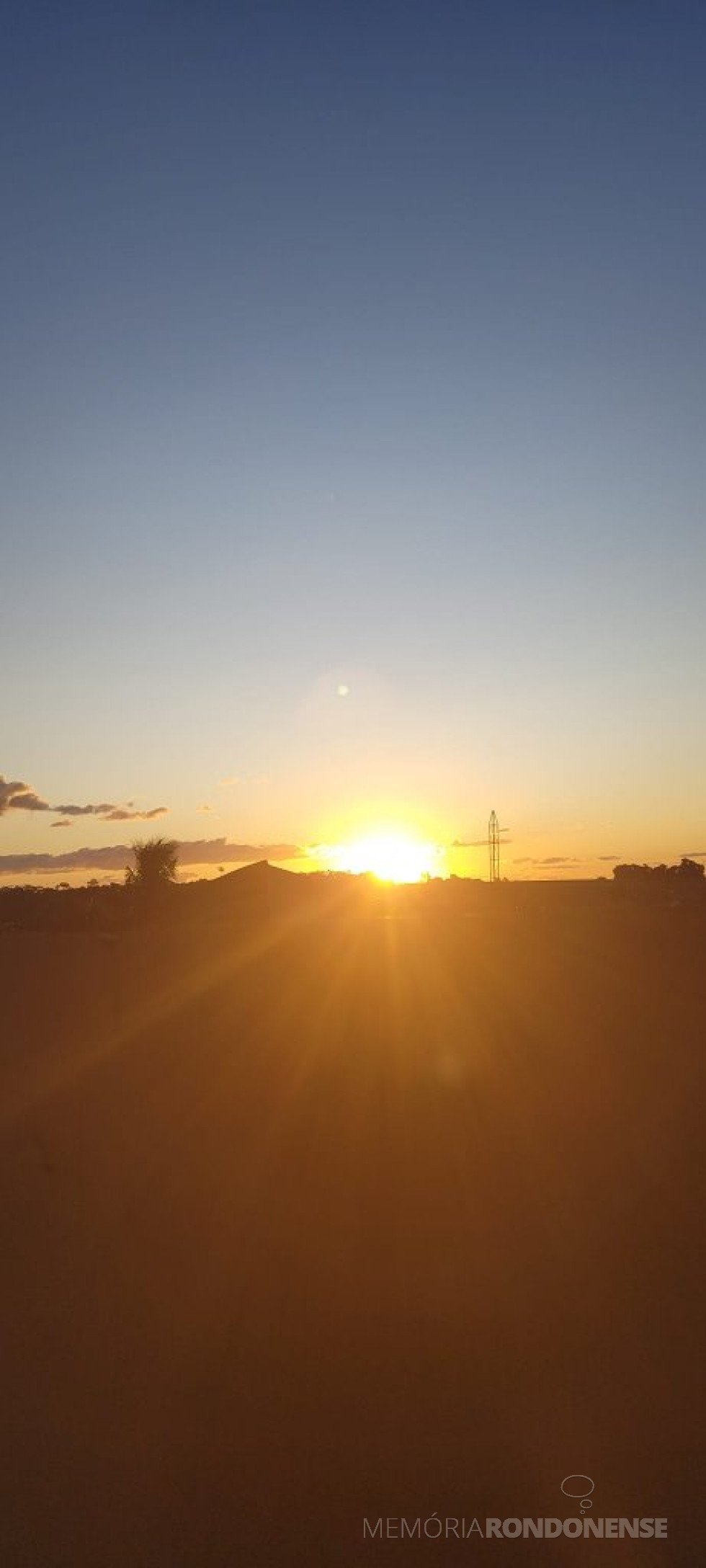 || Pôr-do- sol na cidade de Marechal Cândido Rondon, em 17 de maio de 2022.
Imagem: Acervo e crédito da pioneira rondonense Ilda Bet.
- FOTO 20 -