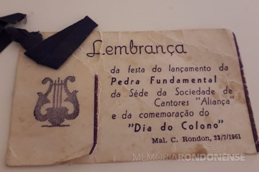 || Convite impresso em papel para a solenidade de lançamento da pedra fundamental do Clube Aliança, em julho de 1961.
Imagem: Acervo da professora rondonense Edite Feiden - FOTO 8 - 