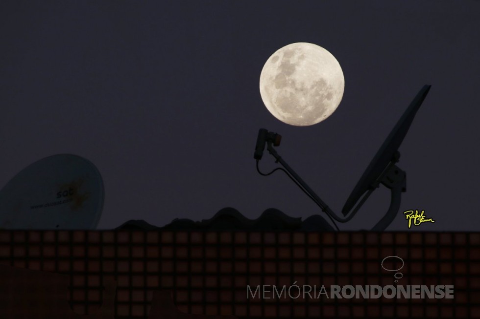 || Véspera de Lua Cheia em 13 de junho de 2022, surgindo no horizonte da cidade de Marechal Cândido Rondon (PR).
Imagem e crédito do fotógrafo rondonense Rafael Miguel Sturm - FOTO 22 -