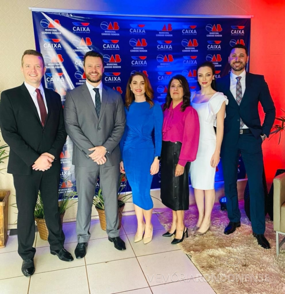 || Nova diretoria da Subseção da OAB de Marechal Cândido Rondon para o triênio 2022/2024, em julho de 2022. Da esquerda à direita: João Lair Bersch, secretário-geral; Rafael Hamm Faro, tesoureiro, Francielli Aline Sackser, delegada da Caixa de Asssitência dos Advogados do Paraná; Nair Scripchenco Galles, presidente; Daiana Carolina Gentilini, secretária-geral adjunta; e Leandro Marcondes da Silva, vice-presidente.
Imagem: Acervo Tribuna do Oeste - FOTO 19 -