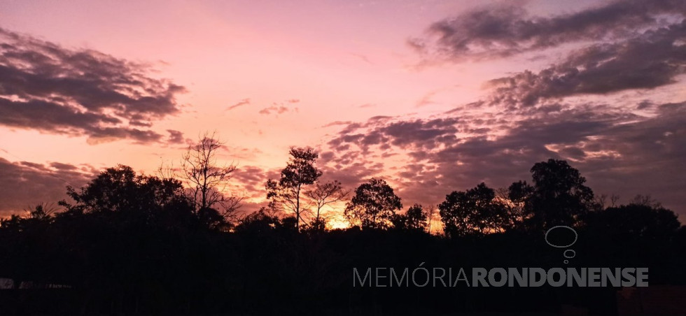 || Amanhecer no interior do município de Marechal Cândido Rondon, no dia 14 de julho de 2022.
Fotografia feita pela rondonense Cláudia Bock desde a Linha Concórdia - FOTO 20 -