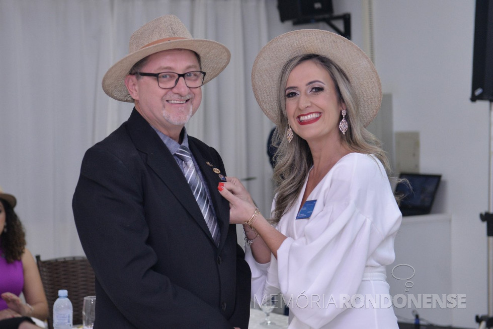 || Rondonense Ildo Vorpagel Hoffmann investido nas funções de presidente do Rotary Clube Marechal Cândido Rondon, por sua antecessora  Lurdes Raquel Meinerz, em junho de 2022.
Imagem: Acervo e crédito Rafael Miguel Sturm - FOTO 32 -