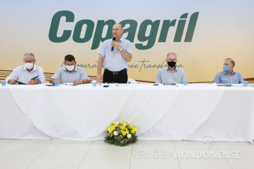 || Mesa diretiva da Assembleia Geral Ordinária da Cooperativa Agroindustrial Copagril realizada em final de janeiro de 2022.
Da esquerda à direita: Valter Vanzella, diretor-presidente da Cooperativa Central Frimesa,; Márcio Buss, diretor-secretário da Copagri; Ricardo Silvio Chapla, diretor-presidente da Copagril; Eloi Darci Podkowa, diretor-vice presidente da Copagril; e Valdir Port (Portinho), secretário municipal de Desenvolvimento Econômico de Marechal Cândido Rondon.
Imagem: Acervo Comunicação Copagril - Crédito: Karine Barbian - FOTO 18 -
