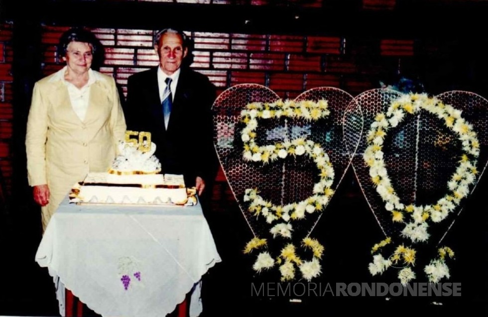 || Casal Rosina e Altibano Vasselai na comemoração de Bodas de Ouro, em junho de 1994.
Imagem: Acervo Marlizete Odorizzi - FOTO 24 - 
