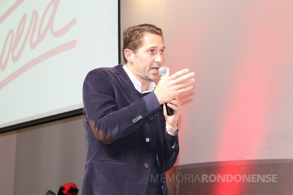 || Prefeito Municipal de Marechal Cândido Rondon, Marcio Andrei Rauber, em sua alocução na solenidade de entrega de certificados do Proerd, em agosto de 2022.
Imagem: Acervo Imprensa PM-MCR - FOTO 30-