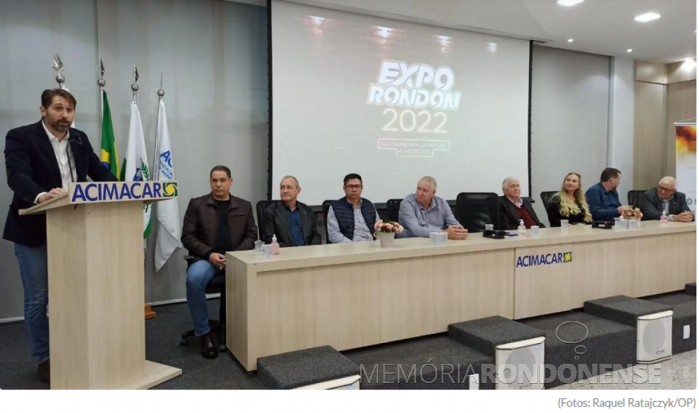 || Marcio Andrei Rauber, prefeito municipal de Marechal Cândido Rondon, fazendo o lançamento oficial do ExpoRondon 2022, em junho de 2022.
Da esquerda à direita, sentados: empresário rondonense Eliseu Marcio dos Reis (tadeu), vereador licenciado Valdir Port (Portinho), secretário municipal de Desenvolvimento Econômico de Marechal Cândido Rondon; vereador licenciado Claudio Koehler, presidente da Fundação Promotora de Eventos de Marechal Cândido Rondon (PROEM); vice-prefeito municipal de Marechal Cândido Rondon, Ilário (Ila) Hofstaetter; vereador Pedro Rauber, presidente da Câmara Municipal de Marechal Cândido Rondon;  presidente da Acimacar, empresária rondonense Carla Rieger; Anderson Loffi, secretário de Governo de Marechal Cândido Rondon e presidente da Comissão Central Organizadora (CCO) da ExpoRondon 2022; e Adolfo Rudol Freitag, presidente  do Conselho de Administração da Sicredi Aliança PR/SP.
Imagem: Acervo O Presente Digital - FOTO 12 -