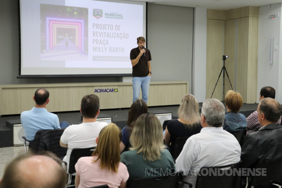 || Marcio Andrei Rauber, prefeito municipal de Marechal Cândido Rondon, abrindo a audiência pública sobre a proposta de revitalização da Praça Willy Barth, em setembro de 2022.
Imagem: Acervo Imprensa PM-MCR - FOTO 22 -