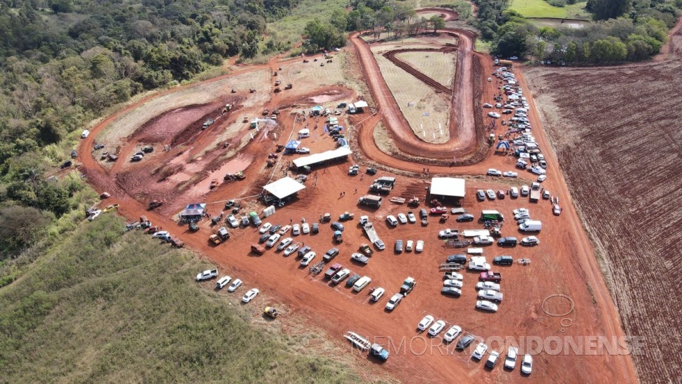 || Vista aérea do público e participantes do Encontro de Jipeiros de Mal. Cândido Rondon, em setembro de 2022.
Imagem: Acervo Imprensa PM-MCR - FOTO 28 -