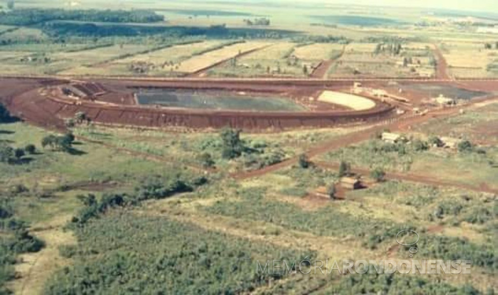 || Estádio Olímpico Regional, de Cascavel, inaugurado em novembro de 1982.
Imagem: Acervo do rondonense Everardo Gomes - FOTO 9 - 