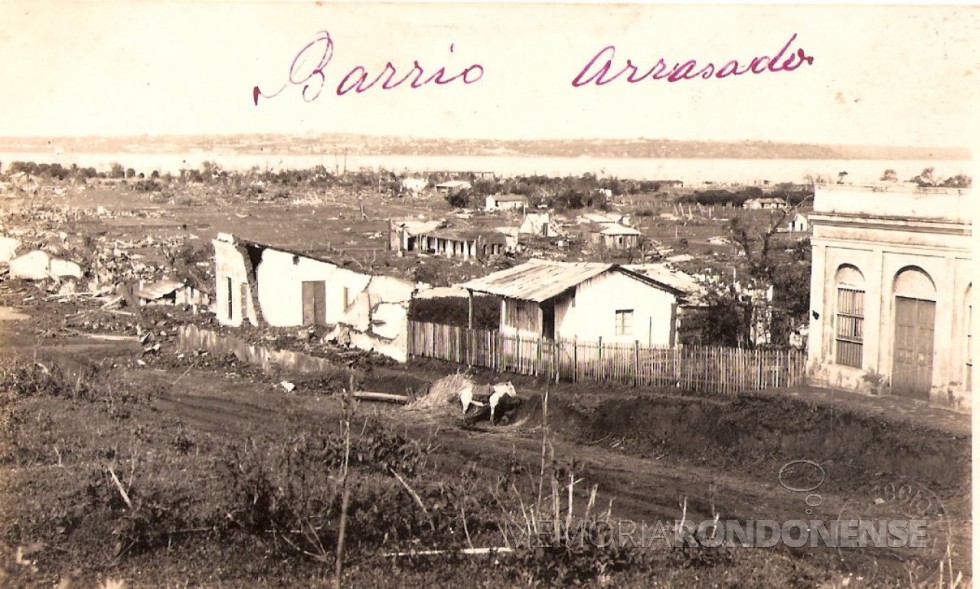 || Vista do efeito devastador do ciclone que atingiu  a cidade paraguaia de Encarnación, em setembro de 1926.
Imagem: Acervo Vitino Gonzalez - FOTO 3 - 