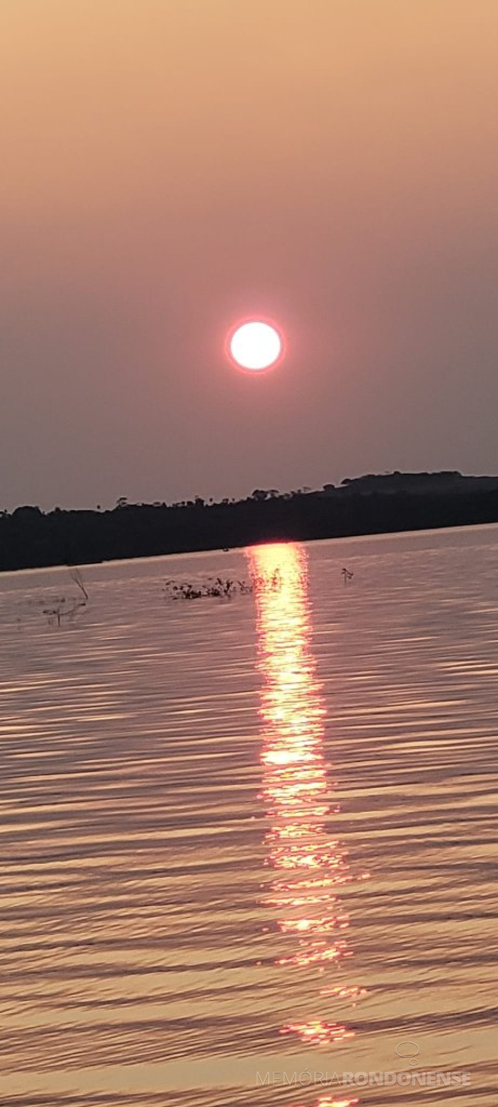 || Final da tarde em Marechal Cândido Rondon em 07 de setembro de 2022, em foto tirada desde o Clube Náutico, no distrito rondonense de Porto Mendes, pela pioneira rondonense Ilda Bet. - FOTO 31 -