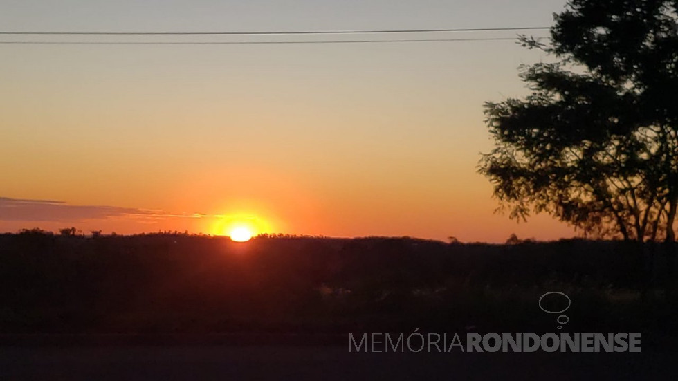 || Poente em Marechal Cândido Rondon (PR),  em 21 de outubro de 2022.
Imagem: Acervo e crédito da professora rondonense Isa (Schneider) Vasques - FOTO 27 - 