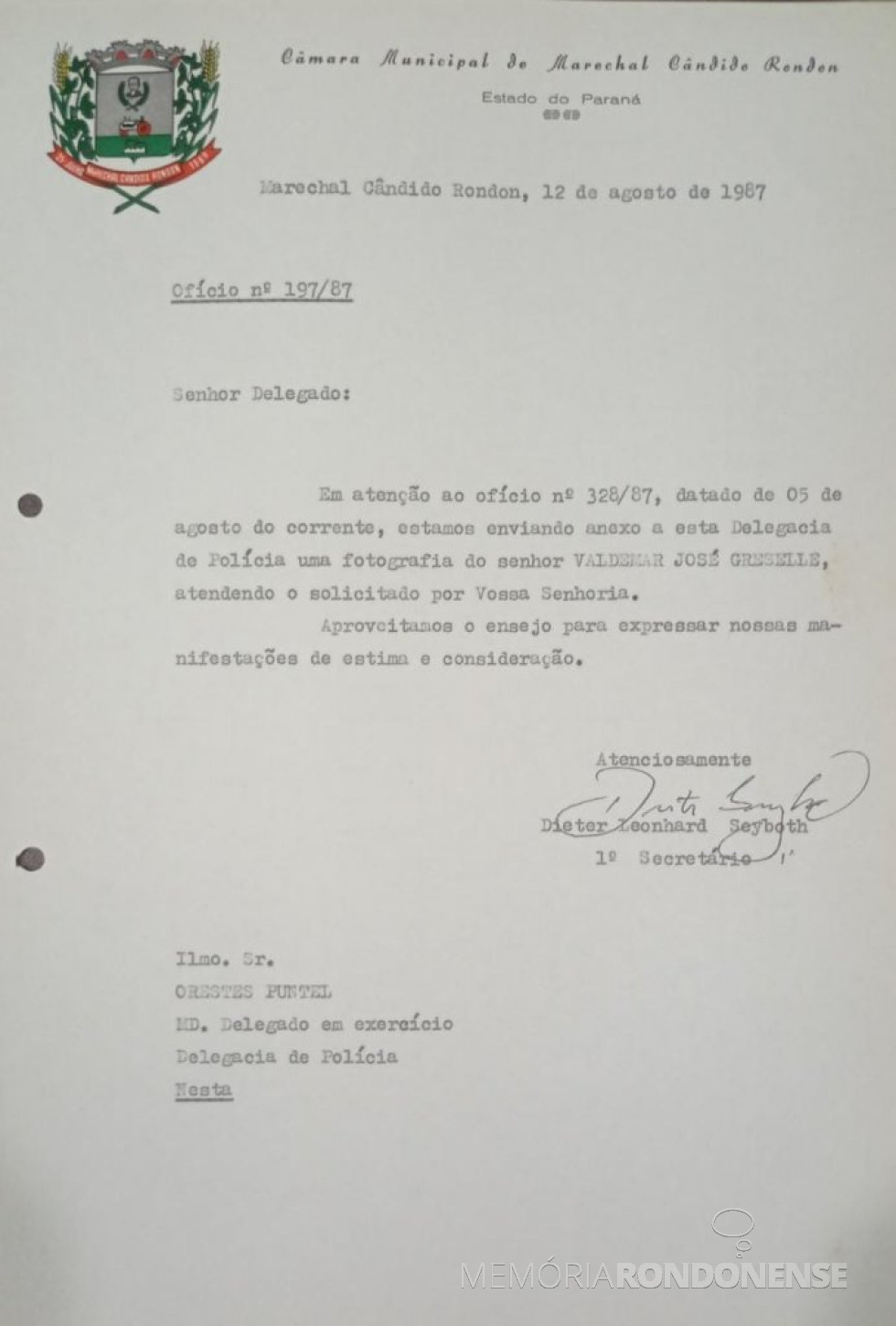 || Cópia do ofício da Câmara Municipal de Marechal Cândido Rondon, pelo qual encaminhou fotografia do vereador Waldemar Gressele, como solicitado pelo Delegado de Polícia.
Imagem: Acervo do Legislativo referenciado - FOTO 9 -