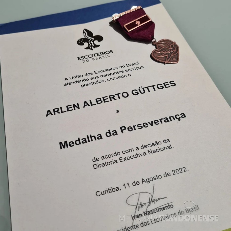|| Certificado de outorga da Medalha da Perseverança ao arquiteto e urbanista Arlen Güttges pela União dos Escoteiros do Brasil, em agosto de 2022.
Imagem: Acervo pessoal - FOTO 22 - 