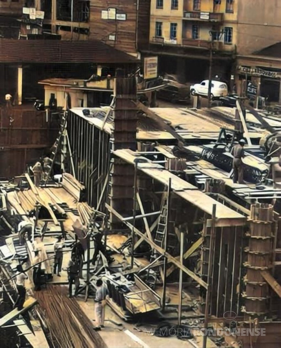 || Prédio da Biblioteca Pública do Paraná em construçãono começo da década de 1950.
Imagem: Acervo Carlos Sviatowski (Vuritiba) - FOTO 4 -