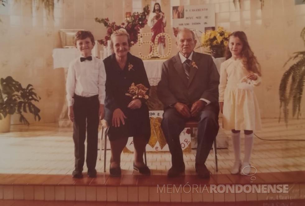 || Rondonense Maria Lizzoni com o esposo Ferdinando na comemoração de suas Bodas de Ouro, ela falecida em novembro de 1990, e ele, em fevereiro de 1984.
Imagem: Acervo da família - FOTO 2 - 