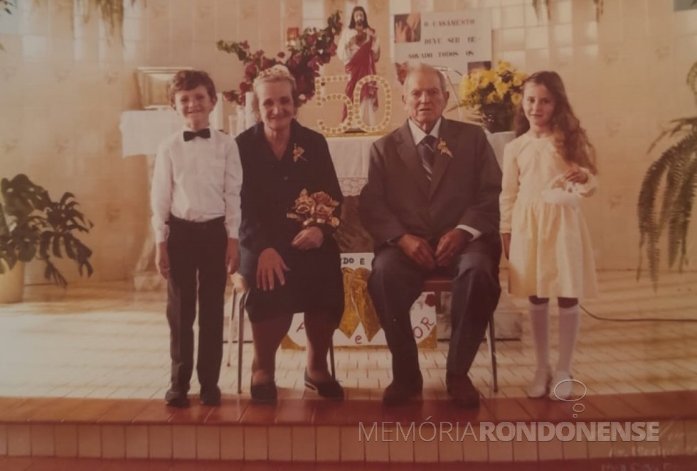 || Rondonense Maria Lizzoni com o esposo Ferdinando na comemoração de suas Bodas de Ouro, ela falecida em novembro de 1990, e ele, em fevereiro de 1984.
Imagem: Acervo da família - FOTO 3 -
