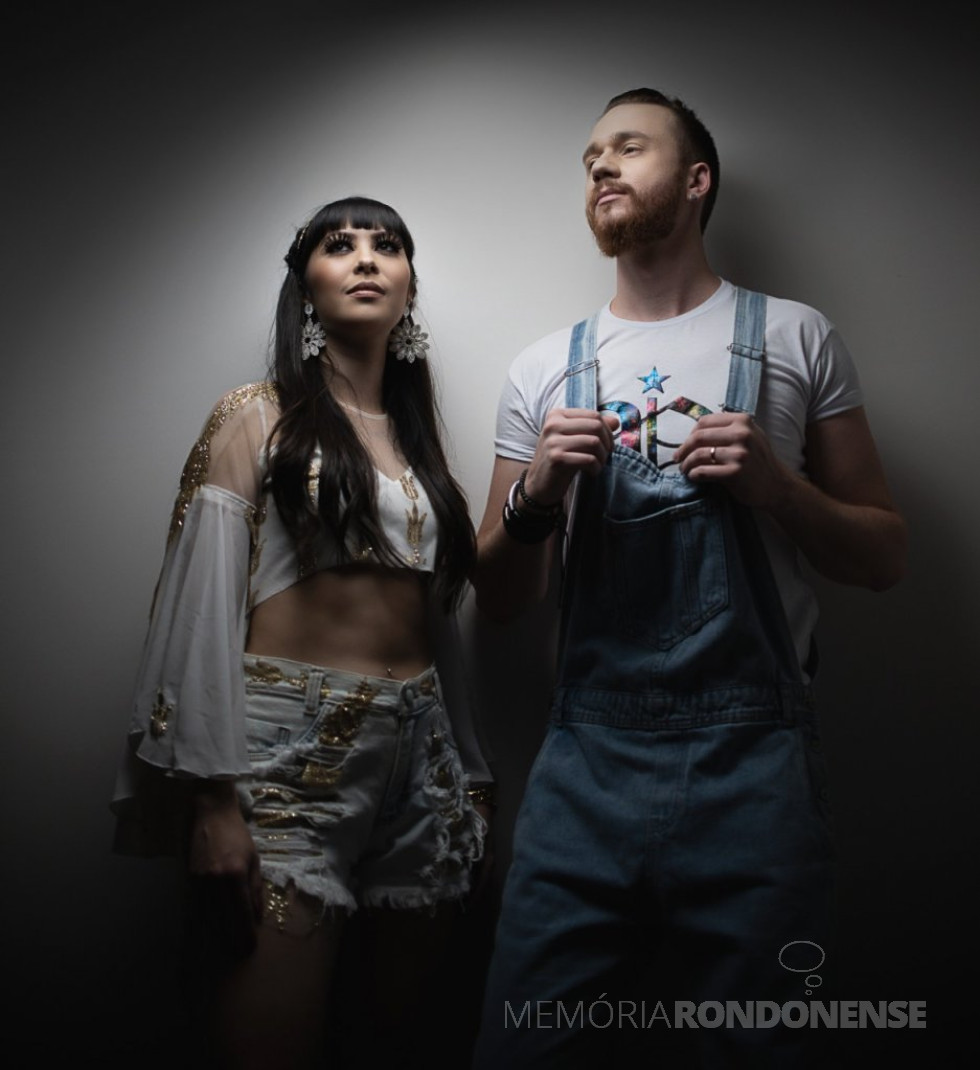 || Fabi Terada e Evandro Tiburski, artisticamente conhecidos como