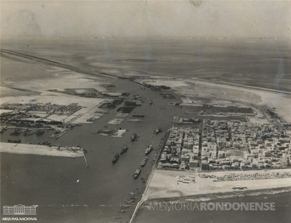 || Extremo norte do Canal de Suez, em Port Said, Egito, junho de 1957.
Acervo : Arquivo Nacional. Fundo Correio da Manhã. BR_RJANRIO_PH_0_FOT_03952_012 - FOTO 4 -