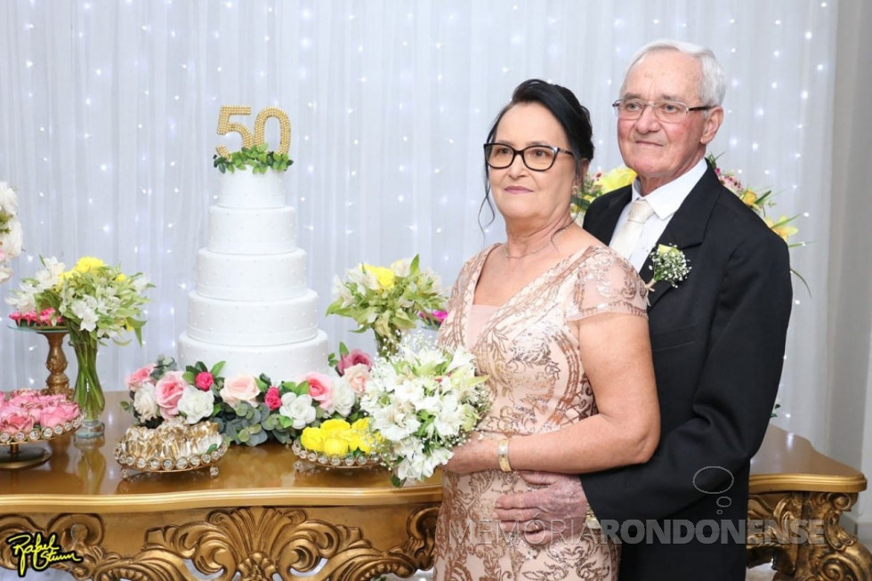 || Casal rondonense Eli e Quirino Schütz na comemoração de suas Bodas de Ouro, em 21 de outubro de 2022.
Imagem: Acervo do família - FOTO 26 -