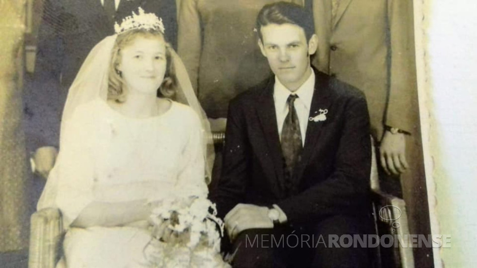 || Noivos Anilda Schneider e Roberto Hassemer que casaram em novembro de 1970.
Imagem: Acervo Vera Hassemer - FOTO 10 -