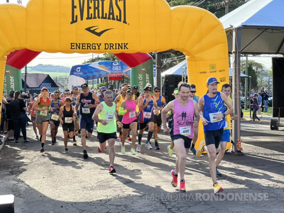 || Momento da largada da 6ª Corrida  da Reforma de Marechal Cândido Rondon.
Imagem: Acervo da Imprensa PM-MCR - FOTO 17 -