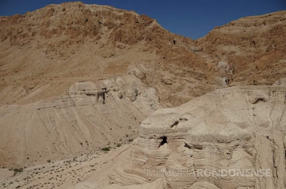 || Região das cavernas de Qumran no deserto da Judeia .
Imagem: Acervo e crédito de Tarcísio H. Vanderlinde - FOTO  22 - 
