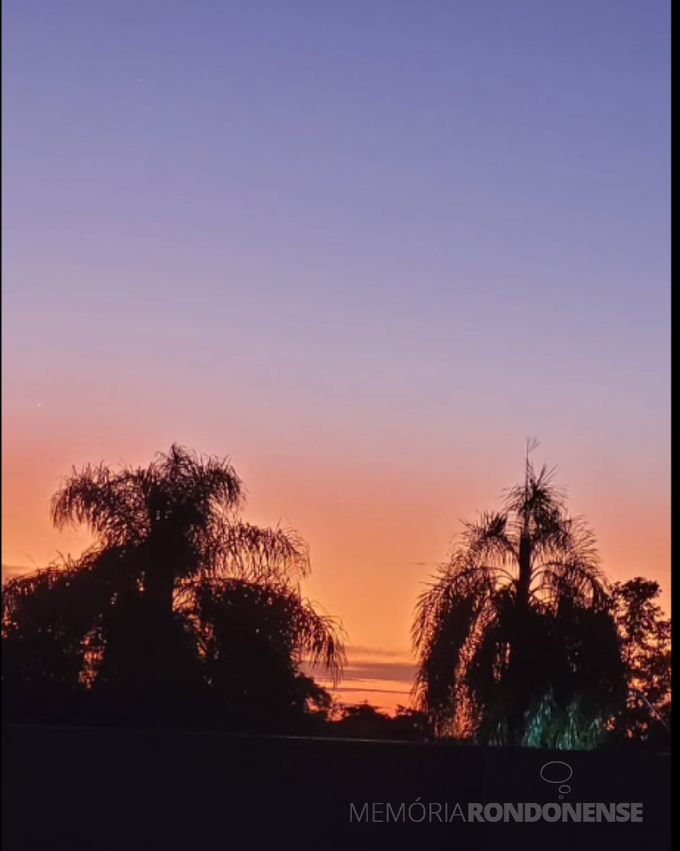 || Entardecer no interior do município de Marechal Cândido Rondon, no distrito de Porto Mendes, em 15 de dezembro de 2022.
Imagem clicada desde o Clube Náutico pela pioneira e professora de Educação Especial, Ilda Bet - FOTO 22 -