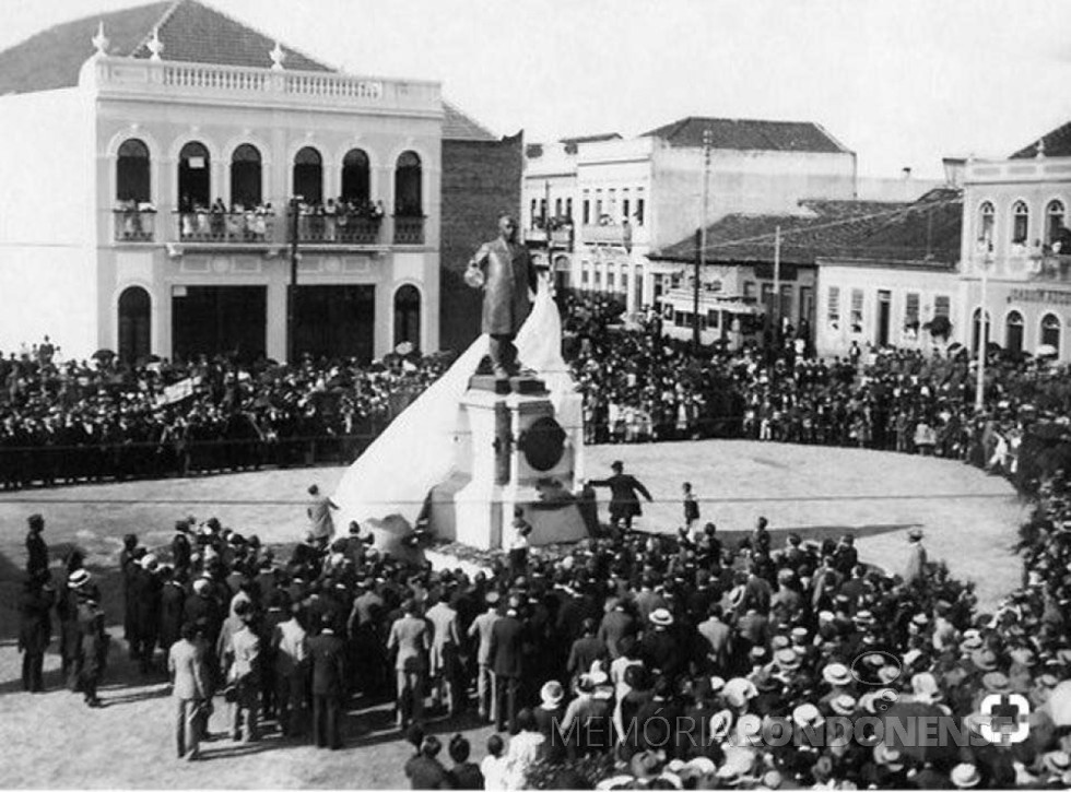 || Inauguração da estátua em homenagem ao Barão do Rio Branco, na Capital Paranaense, em dezembro de 1914.
Imagem: Acervo Paulo Roberto Grani (Curitiba) - FOTO 10 -