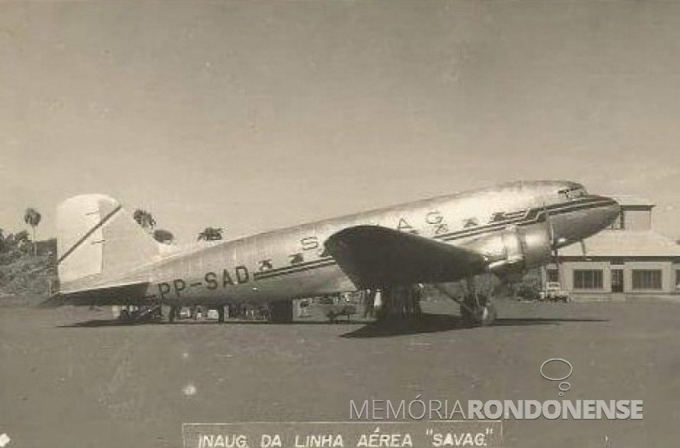 || Avião DC 3 da SAVAG no aeroporto de Toledo, no dia de inauguração da linha. Imagem: Acervo Claudir Picinini - Toledo - FOTO 7 -