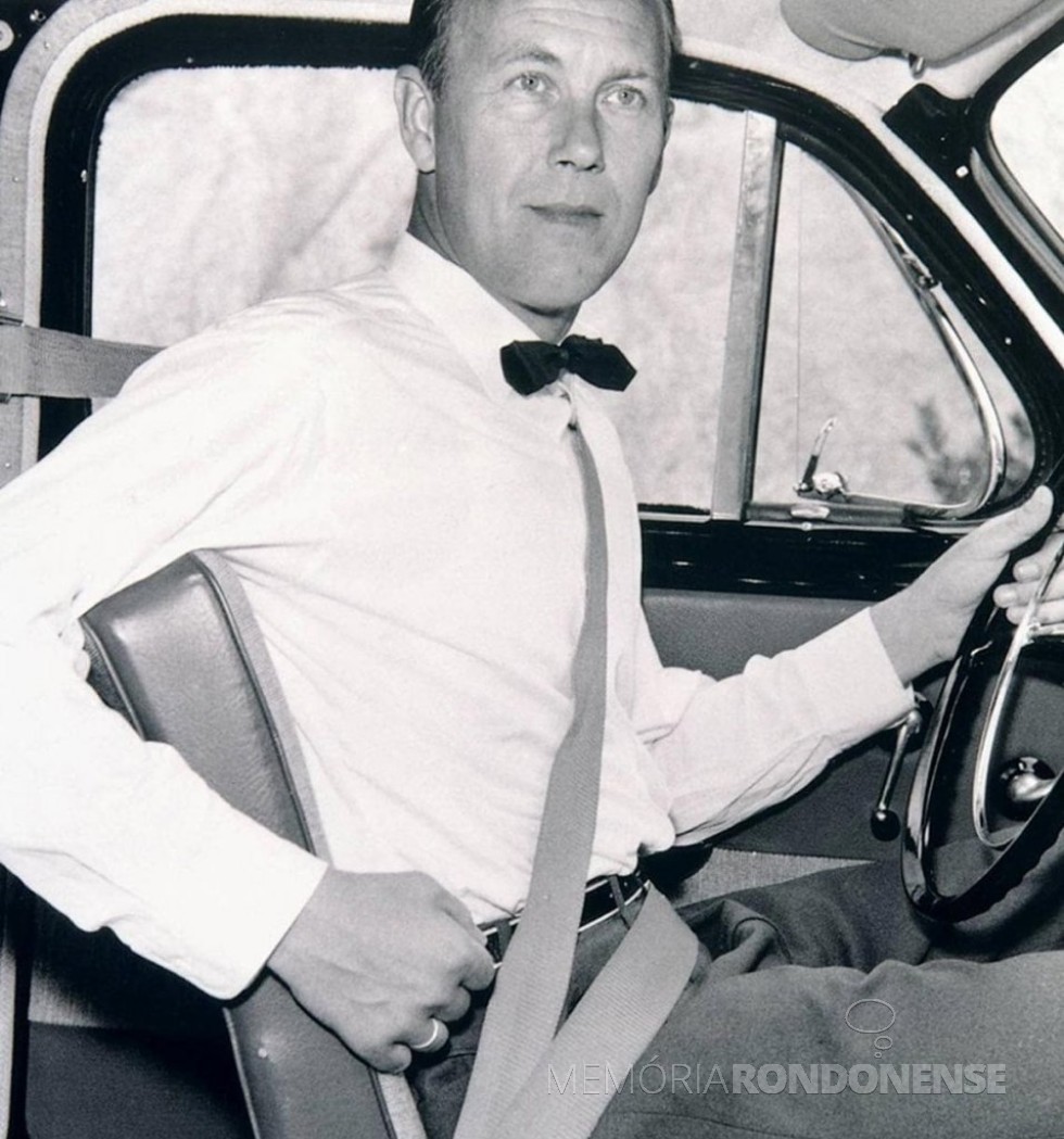 || Engenheiro sueco Nils Bohlen e seu cinto de segurança de 3 pontos, lançado em agosto de 1959.
Imagem: Acervo CodePen - FOTO 13 -