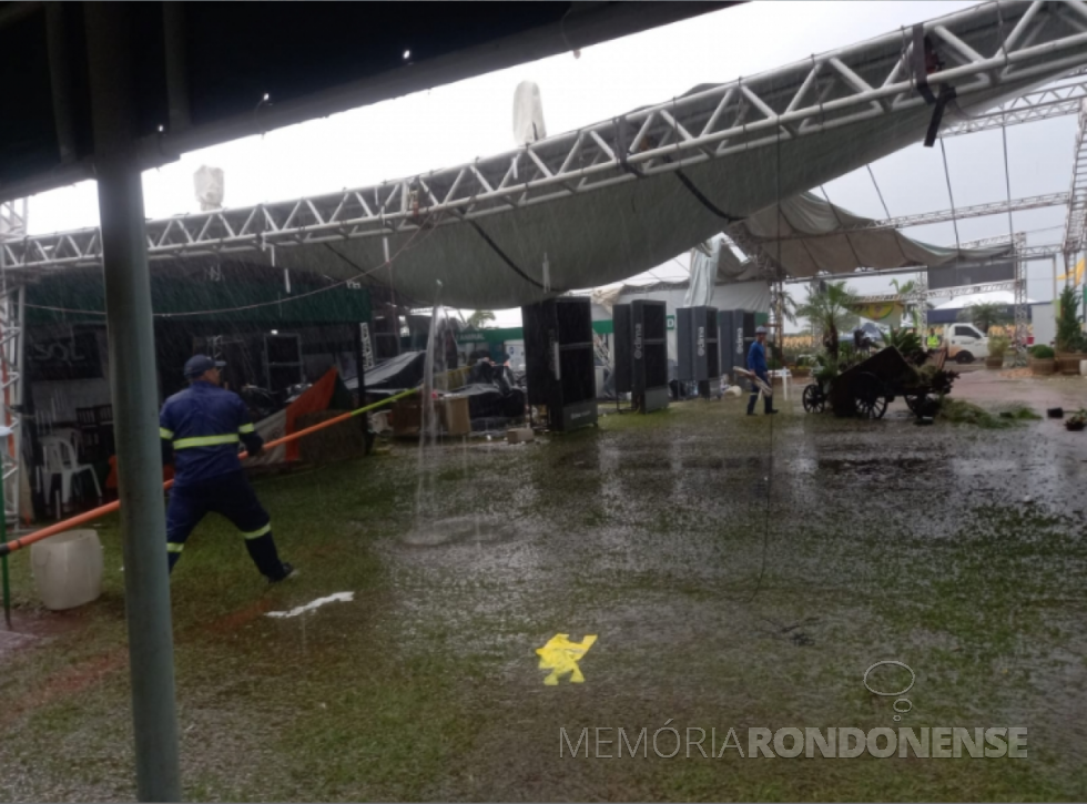 || Estrutura principal para eventos internos do Dia de Campo da Copagril, derrubado pelos fortes ventos do tmporal de 18 de janeiro de 2023.
Imagem: Acervo redes sociais - FOTO 10 -