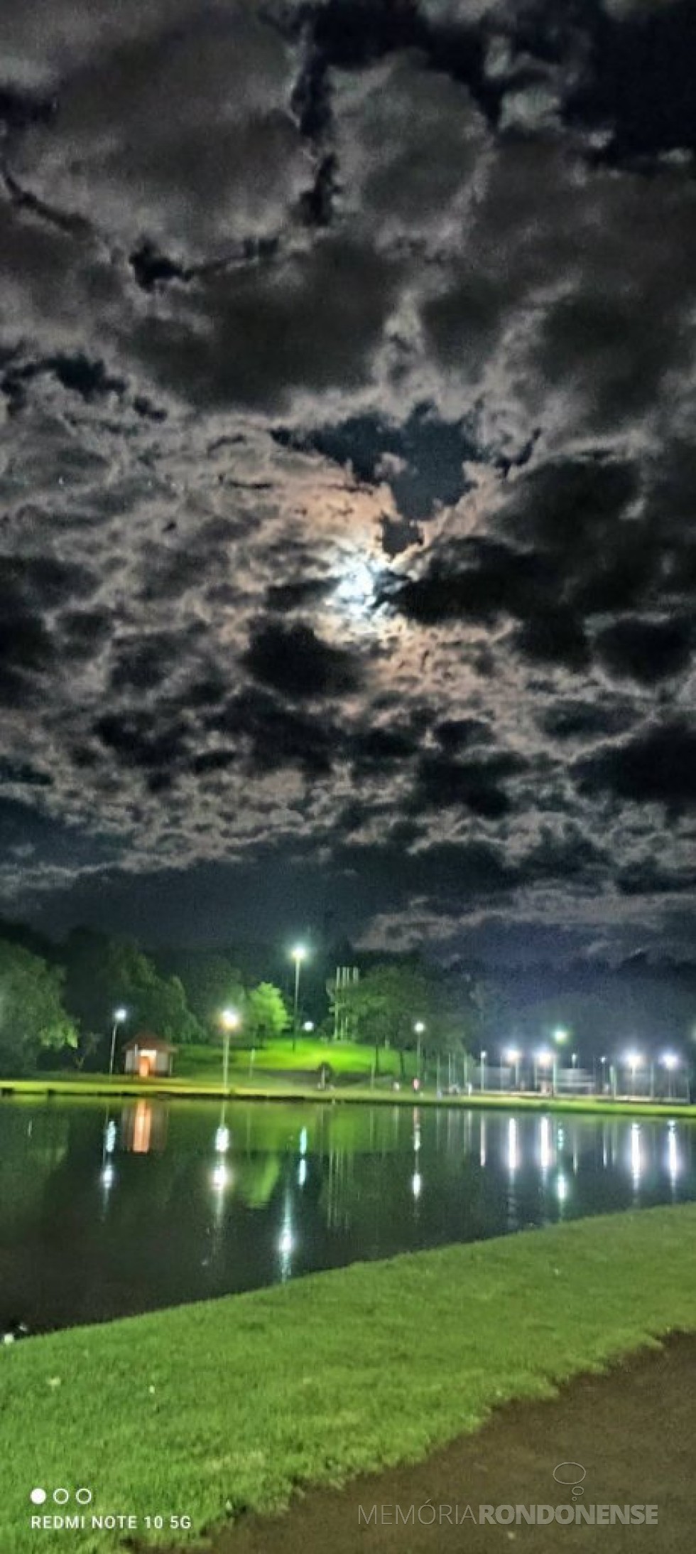 || Noite de Lua Cheia vista em clique feito pelo rondonense Valdemir Sona, a partir do Parque de Lazer Rodolfo Rieger, em 07 de janeiro de 2023. - Foto 22 - 