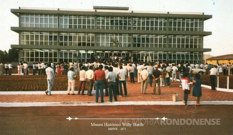 || Novo Paço Municipal da cidade de Toledo (PR), inagurado em dezembro de 1983.
Imagem: Acervo Museu Histórico Willy Barth - Doador: Arquivo Morto da Prefeitura mencionada - FOTO 18 -